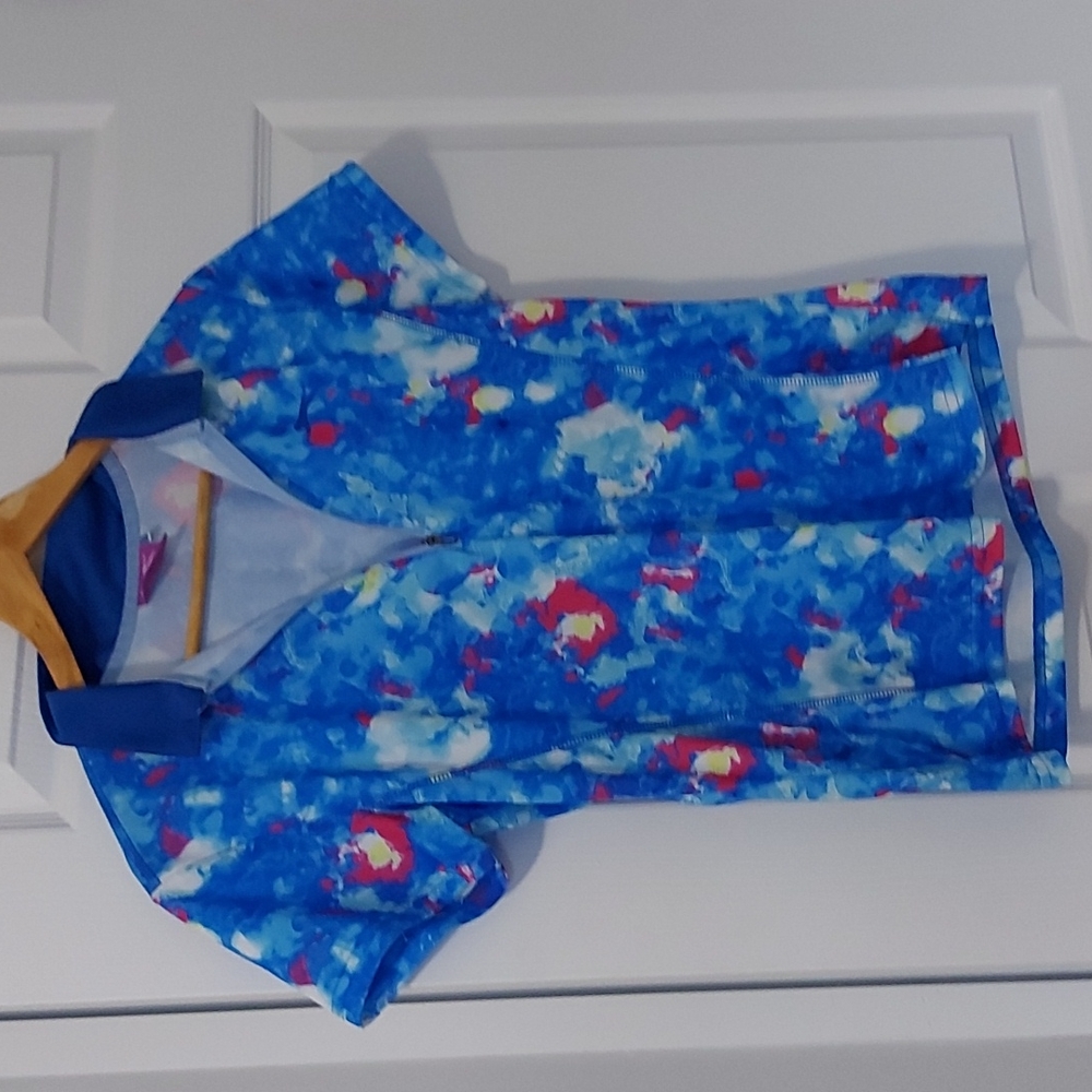 Slazenger athletic top with 1/4 length zipper.  Size 10.